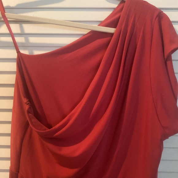 NWT BCBG pink one shoulder dress with pleating details. - Picture 4 of 8